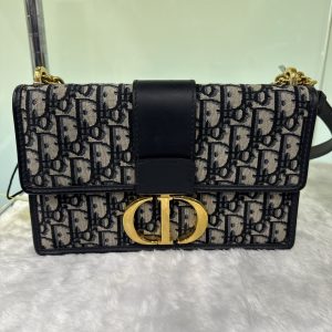 Christian Dior montaige east west